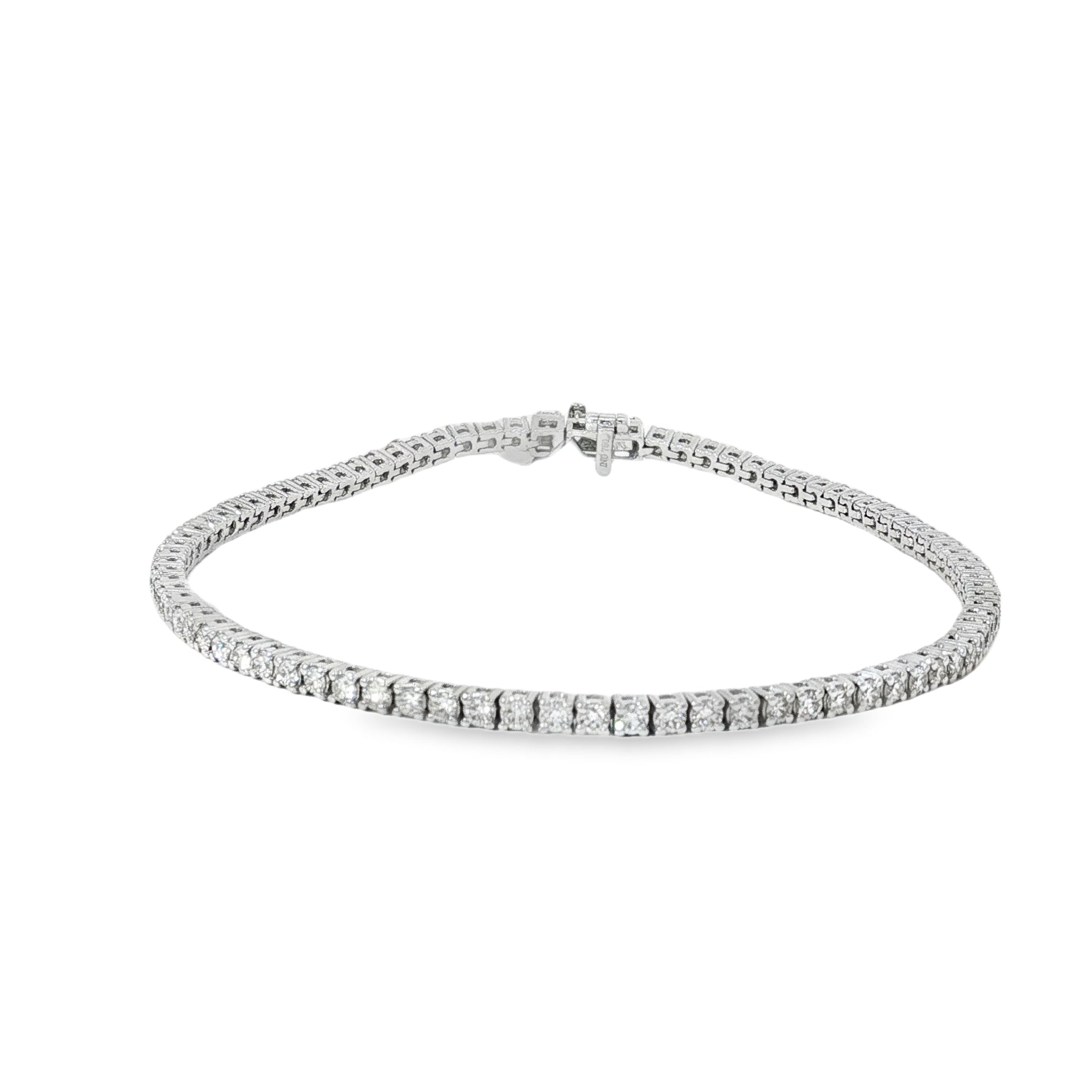 Round diamond tennis bracelet in white gold with box clasp