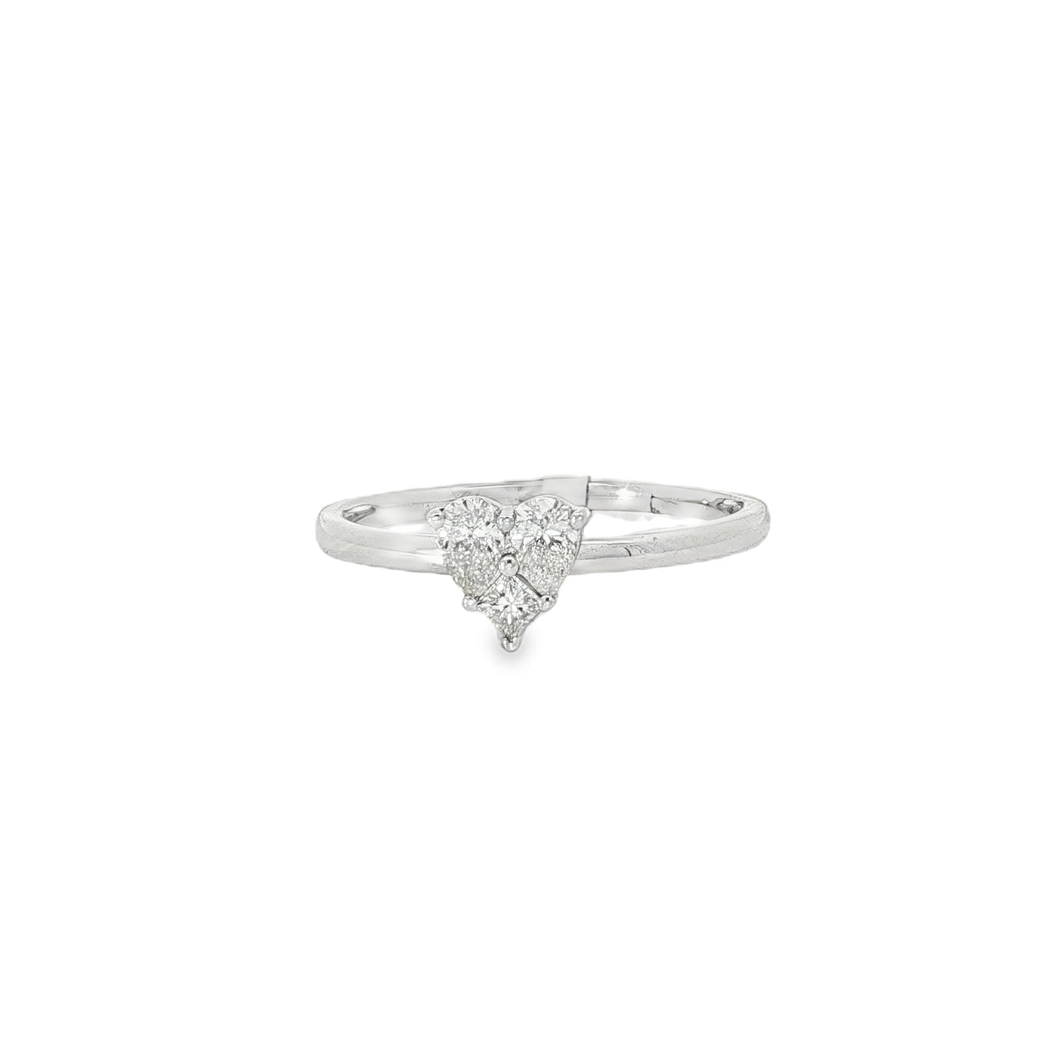 White gold ring with pear and princess-cut diamond accents