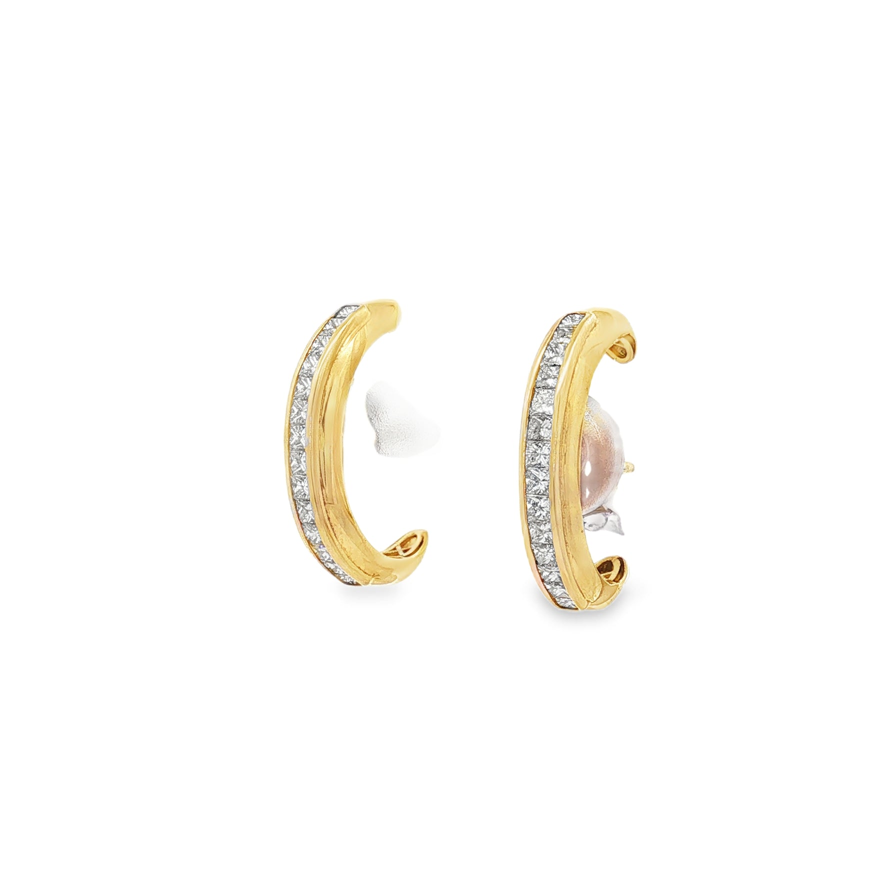 Yellow gold hoop earrings lined with princess-cut diamonds
