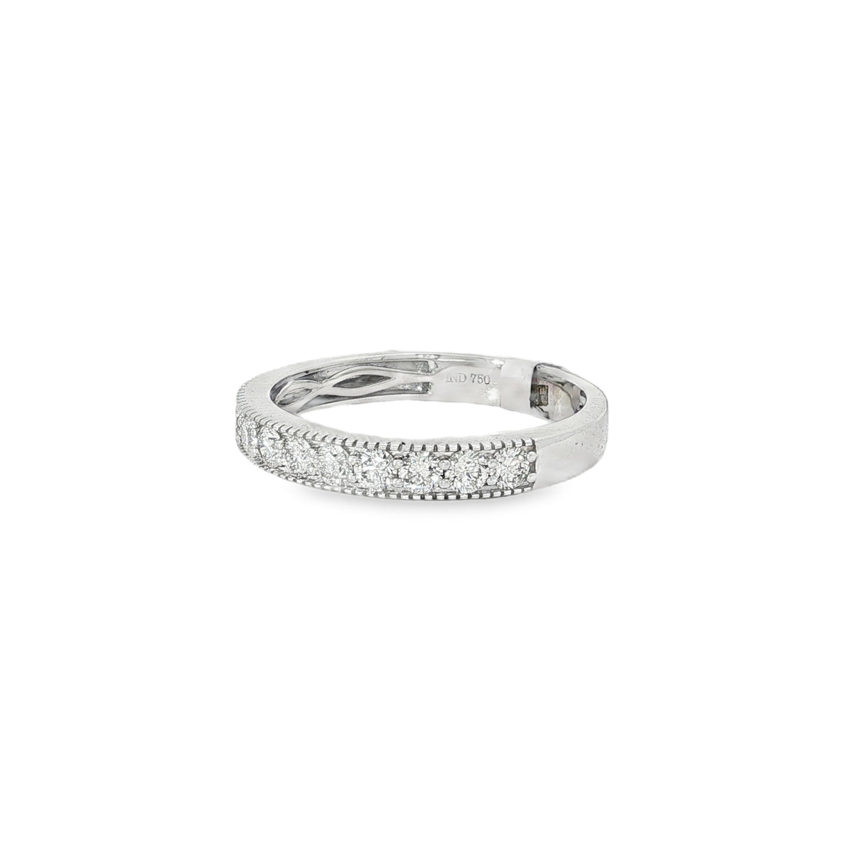 Angled view of rope-edge detailing and round diamond rows