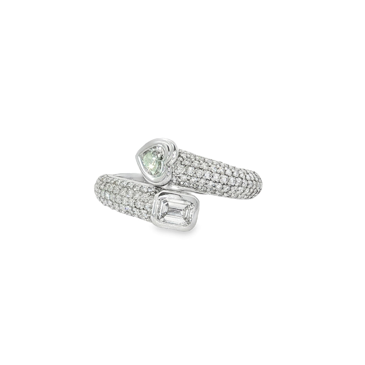 White gold open ring with heart and emerald-cut diamond ends
