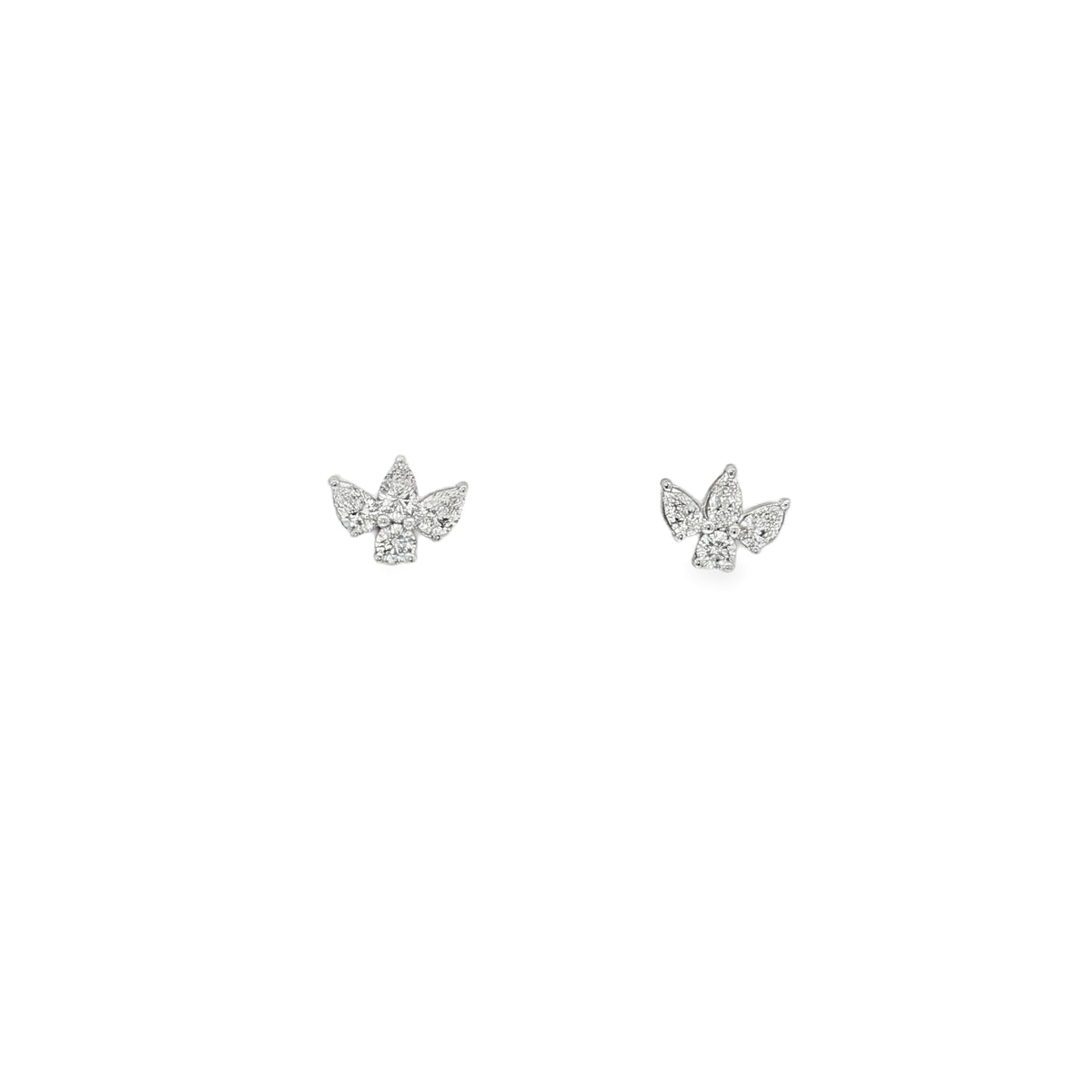 White gold crown stud earrings combining pear-shaped diamonds and round diamond bases