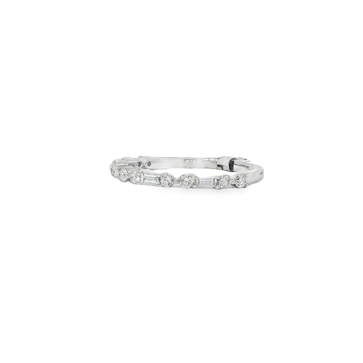 Angled view showing alternating baguette diamonds and rounded clusters along the slim band