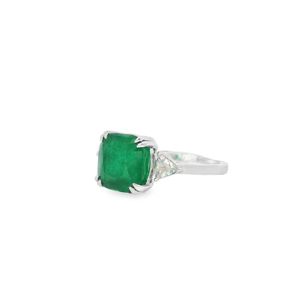 Attractive Emerald & Triangle Diamonds Ring