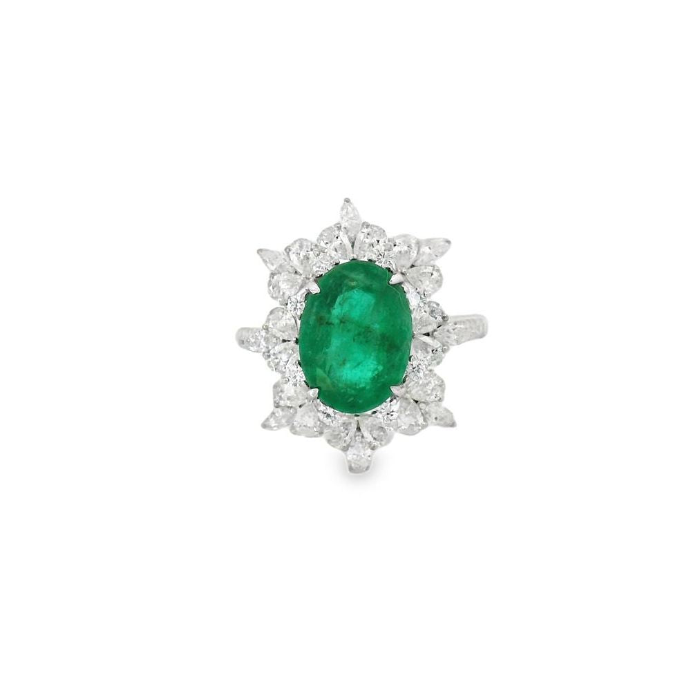 Astonishing Classical Emerald & Diamond Ring