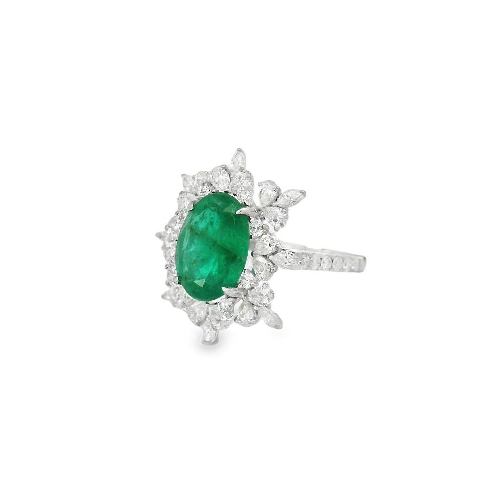 Astonishing Classical Emerald & Diamond Ring