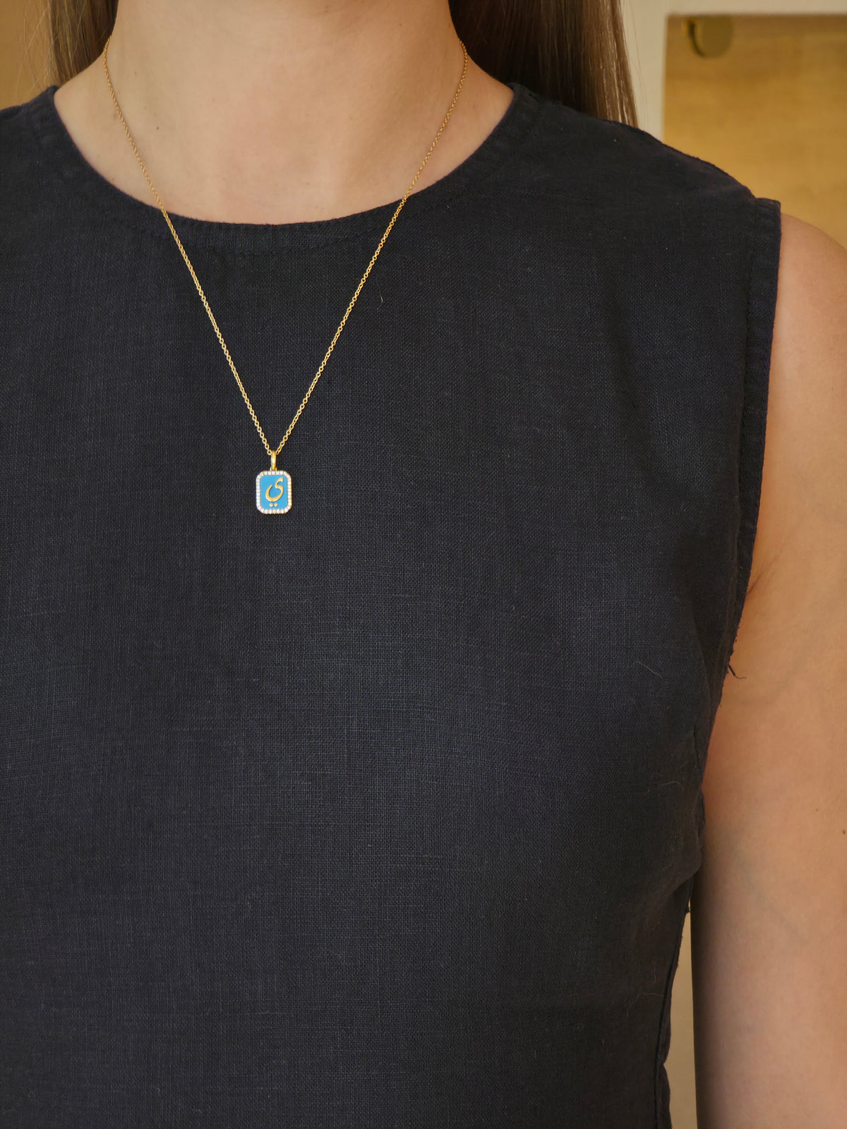 The Trendy Arabic Letters Pendant 'ي' - additional view