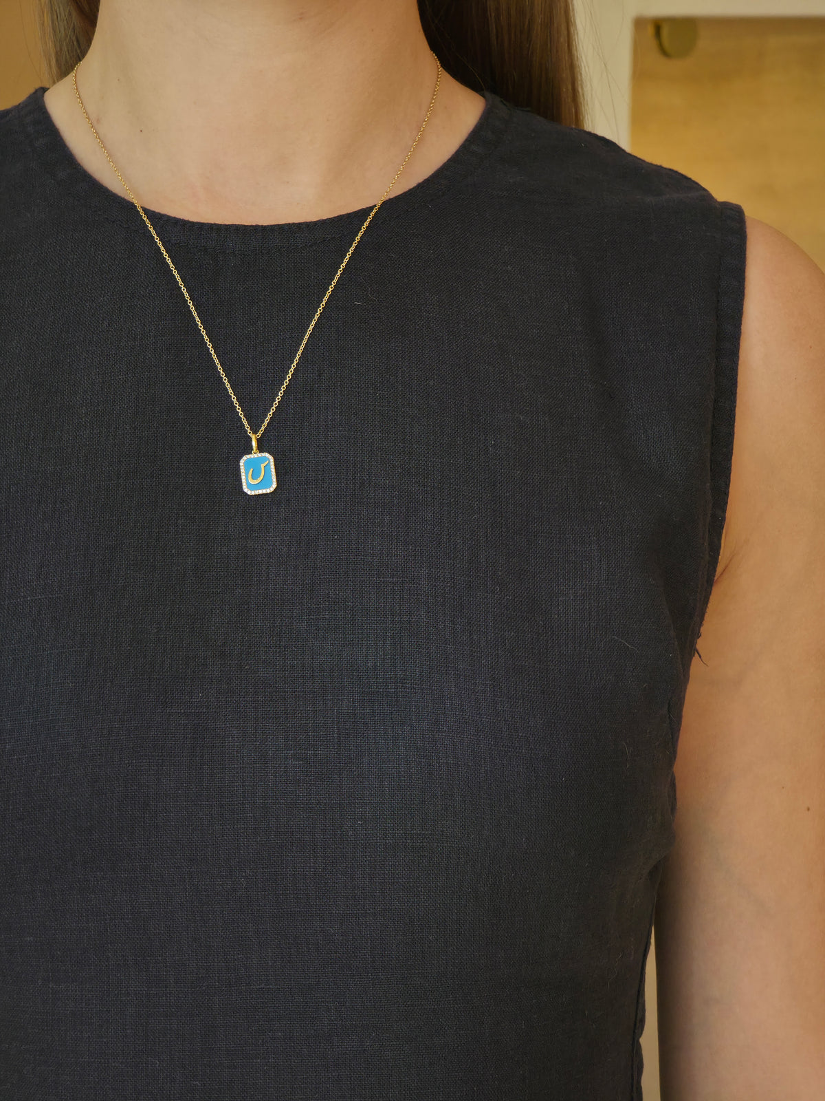 The Trendy Arabic Letters Pendant 'س' - additional view